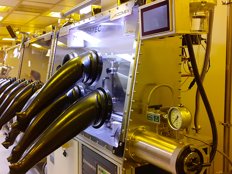 Laboratorio di fabbricazione di celle solari in perovskite